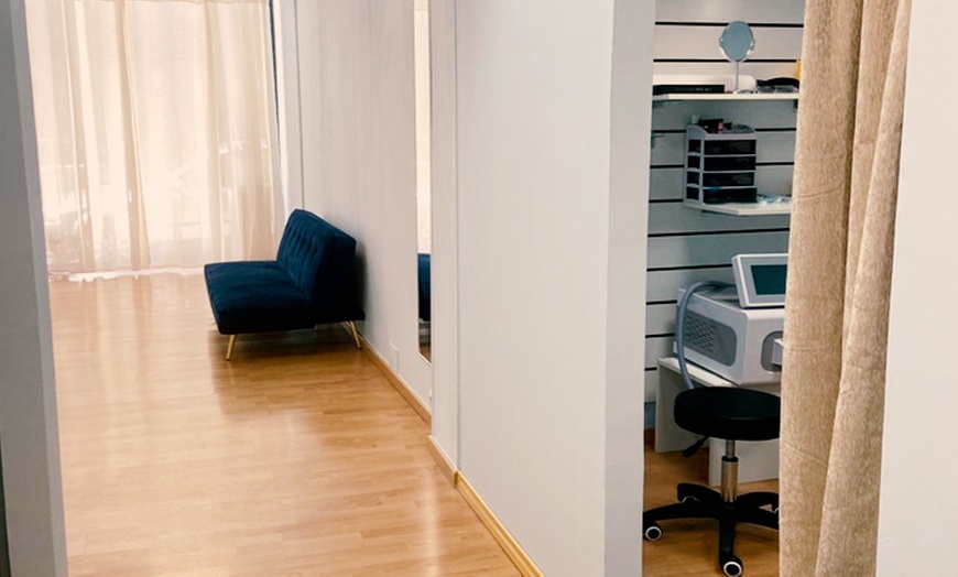 Image 3: 1 o 3  desiones de dermapen para rejuvenecimiento en cuello y/o escote 