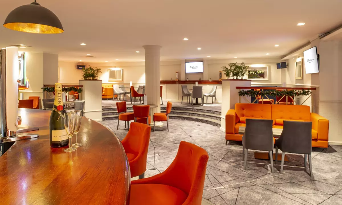 Aberdeen: Standard Double Room w/Breakfast 10%Dis on Food&Soft Drinks