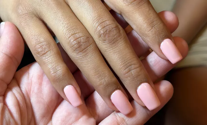 Image 3: Cejas con hilo y esmaltado o lifting de pestañas con esmaltado