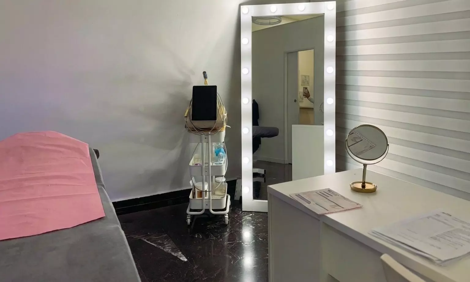 1 o 2 sesiones de hidratación profunda de labios con Dermapen para 1