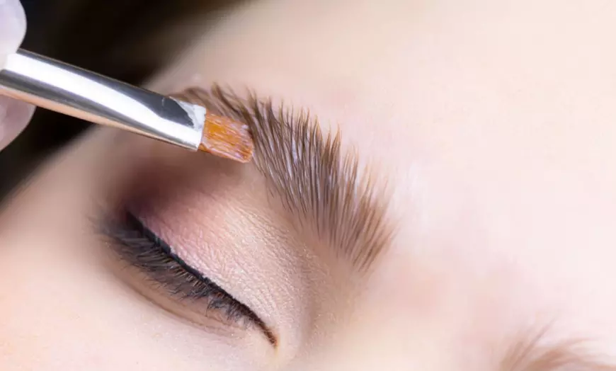Image 1: Tratamientos para pestañas y cejas: lifting, tinte, diseño o laminado 