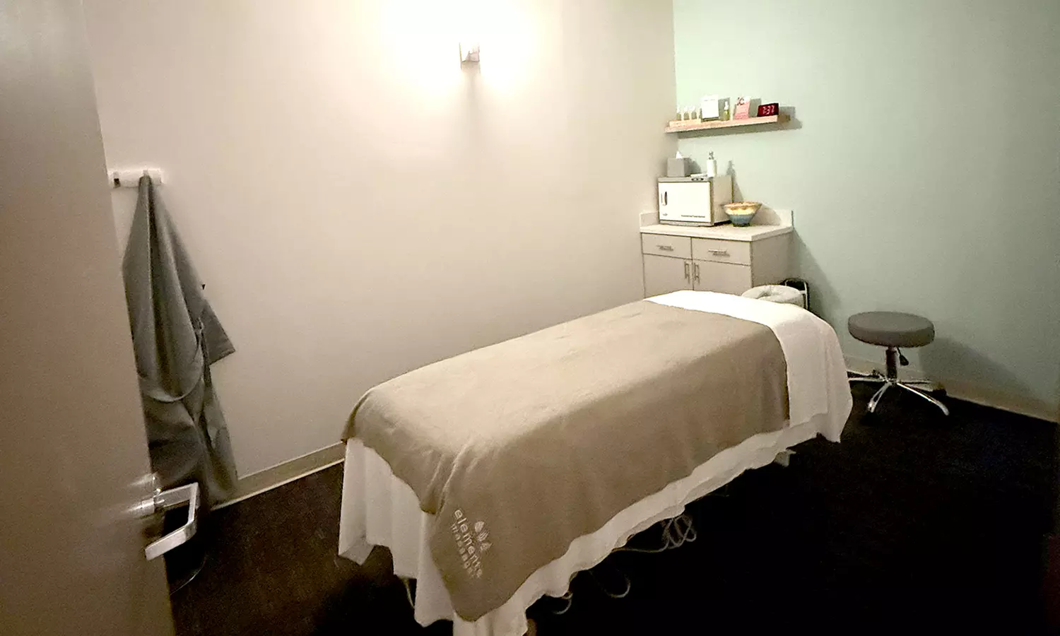 Three 60-Minute Massages or Facials at Elements Massage Geneva