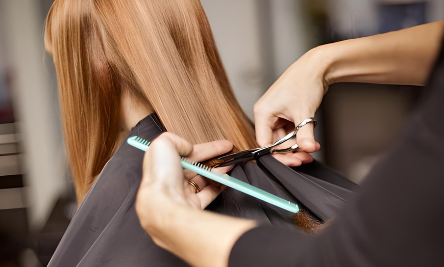 Image 3: Sesión de peluquería con opción a corte o alisado de células madres