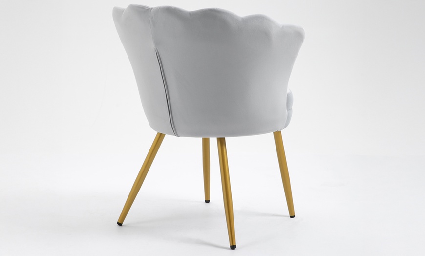 Image 11: Poltroncina a conchiglia Maddina in velluto