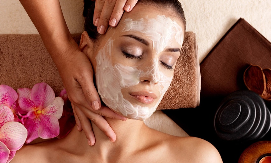 Image 2: 2-Hour Spa Package With Glass of Champagne for One or Two People
