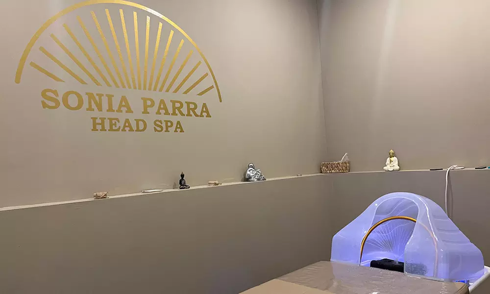 Ritual head spa japonés con dulces y té