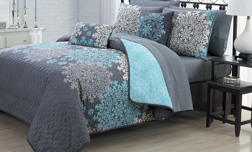 Reversible Quilt Set with Sheets and Pillows (9-Piece) | Groupon