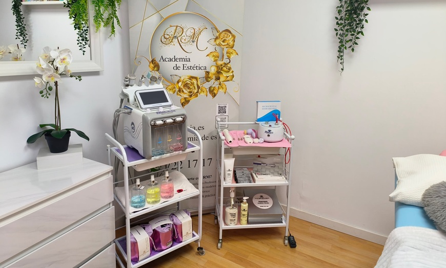 Image 5: Limpieza facial básica con exfoliante y mascarilla y opción a dermapen