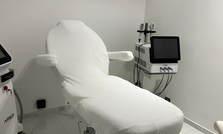 Image 4: Verstevig en verzorg je huid met een HIFU behandeling of Headspa