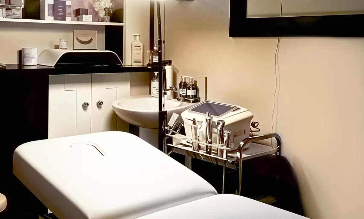 Full Hollywood Wax or Full Face Threading at Look Stunning, Bradford