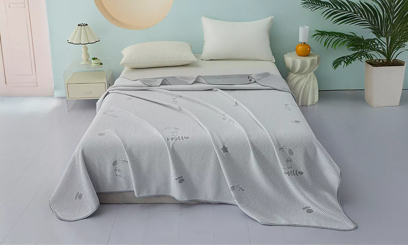 Summer Cooling Comforter with Premium Ocean Silk Fabric