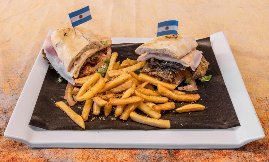 Image 11: Menú para 2 o 4 personas con entrantes, principales, postres y bebidas