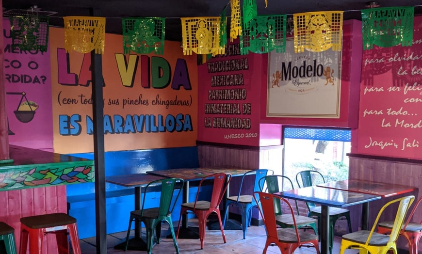 Image 16: Menú degustación mexicano con nachos, tacos y bebida para 2 personas 