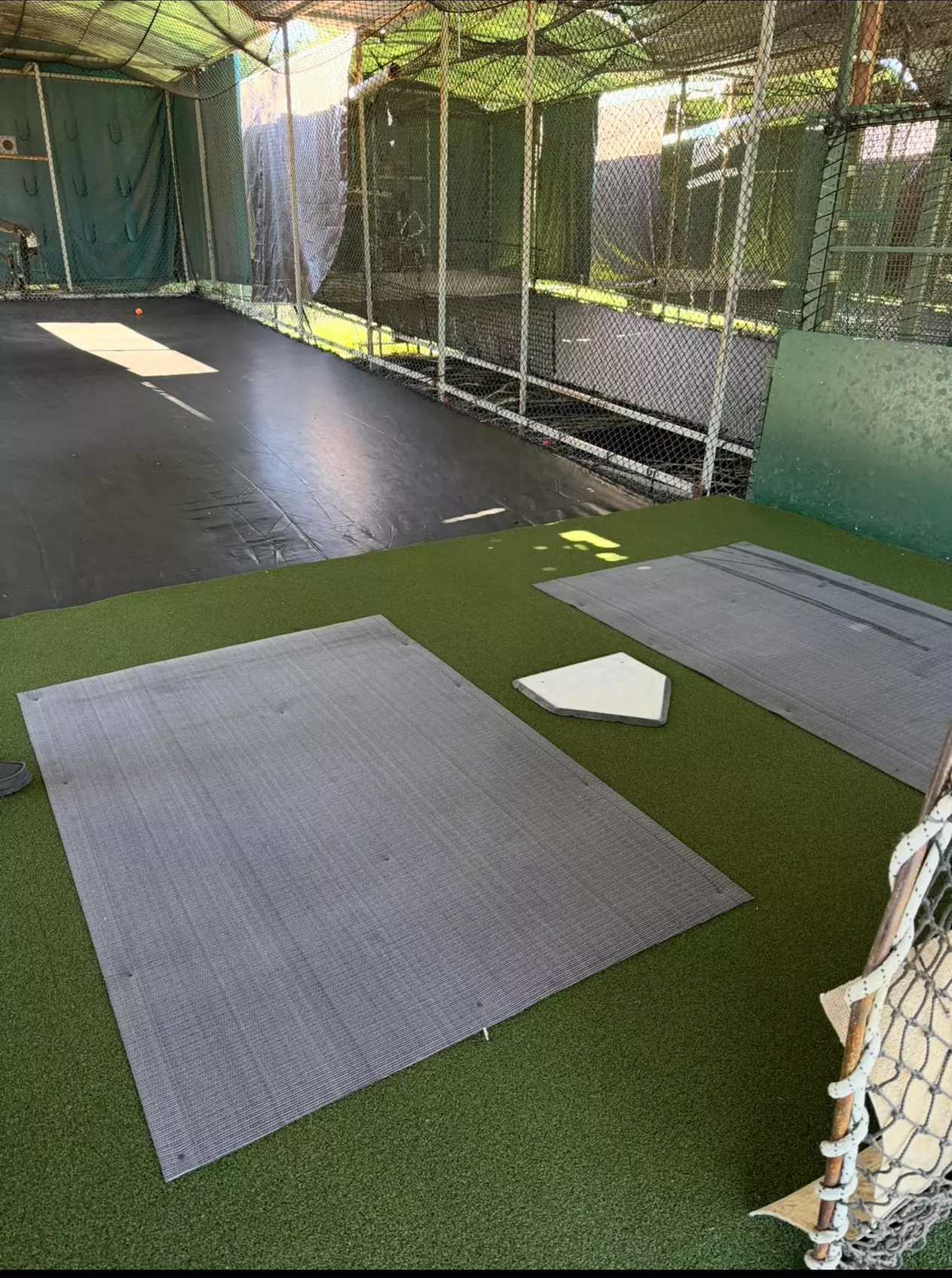 One Batting-Cage Session with 5 or 10 Tokens (100 or 200 Balls)