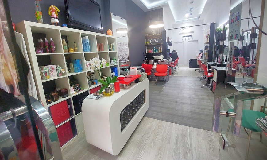 Image 7: Corte de puntas y opción a tinte de raíz para 1 persona