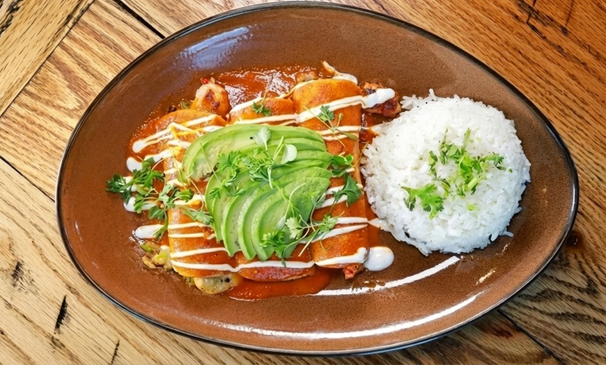 Image 8: Enjoy authentic Mexican cuisine at Que Onda Tacobar