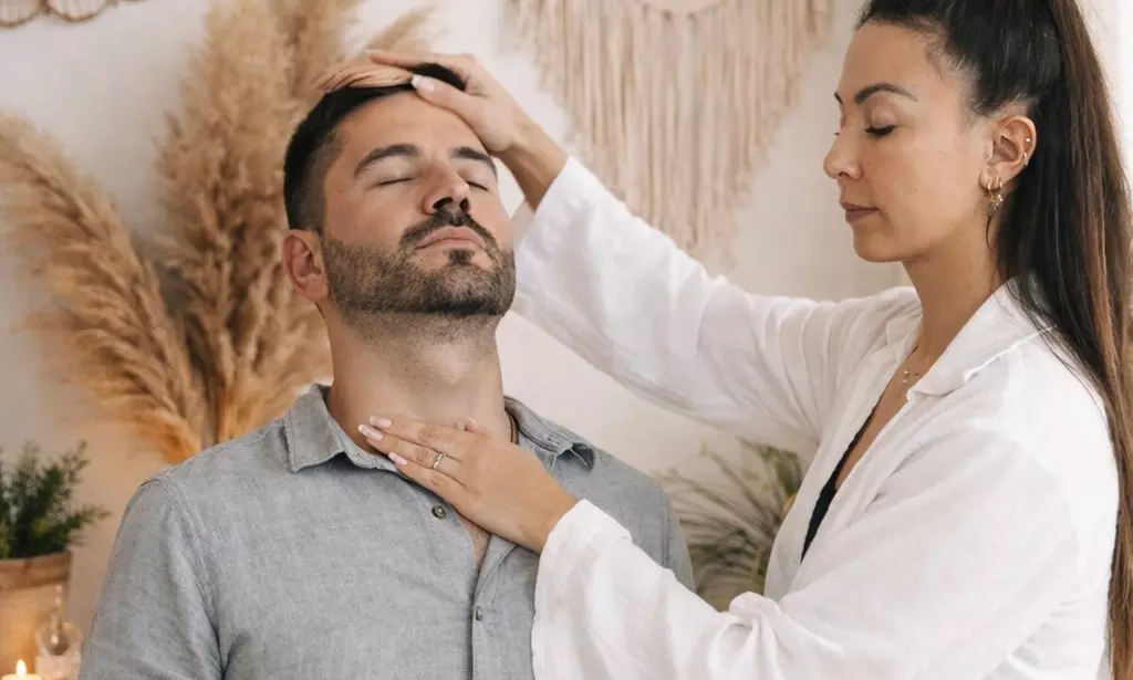 30 oder 60 Min. Fußreflexzonen-, Bauch-Massage oder Reiki-Anwendung für 1 Person (bis 40% sparen) - Second Medium