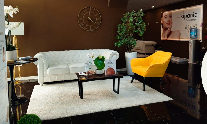 Image 3: Tratamiento reafirmante inyectado en 3 zonas del rostro para 1 persona