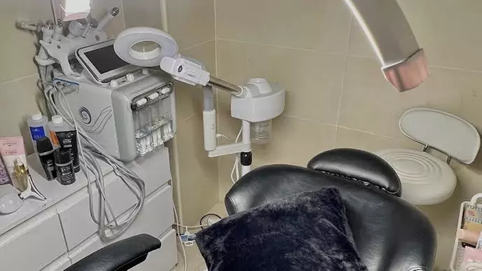 Consigue una piel de porcelana con una limpieza facial a elegir para 1