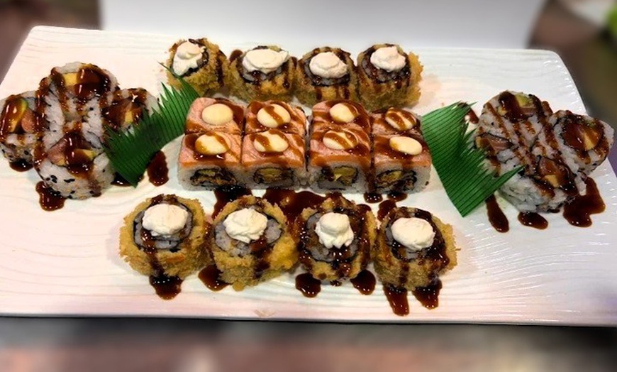 Image 7: Saborea la tradición: menú de sushi con 24 o 48 piezas para 2 o 4