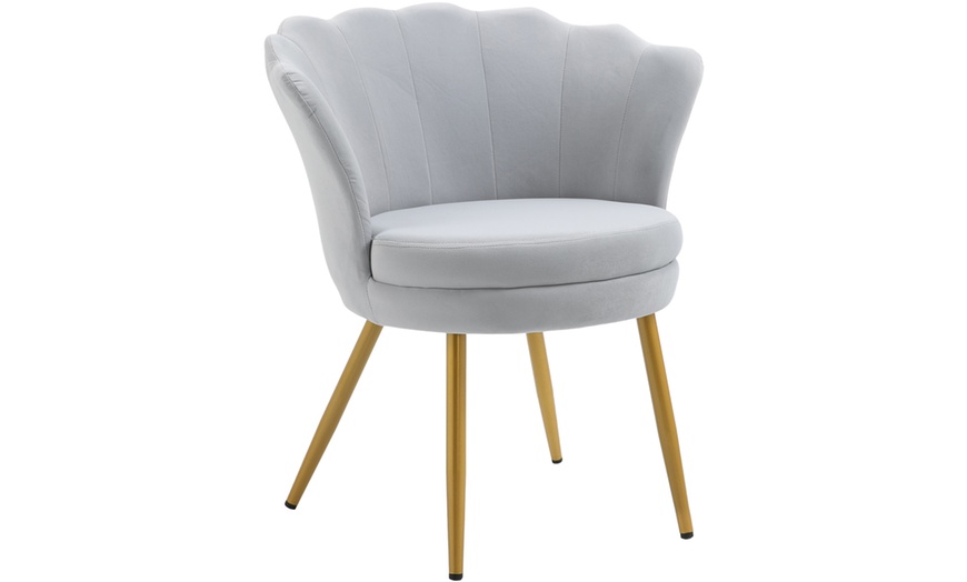 Image 10: Poltroncina a conchiglia Maddina in velluto