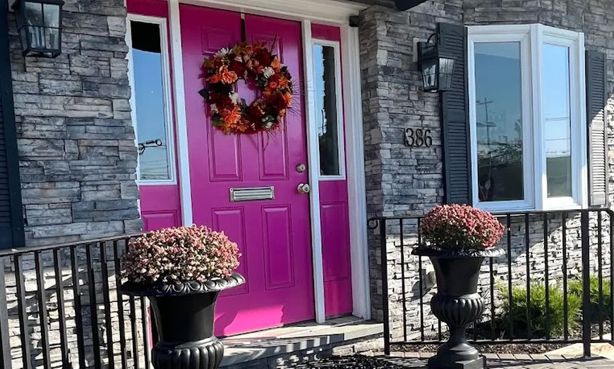 Image 3: 30 or 50-Minute Therapeutic, Relaxing Massage, Refresher Facial & More