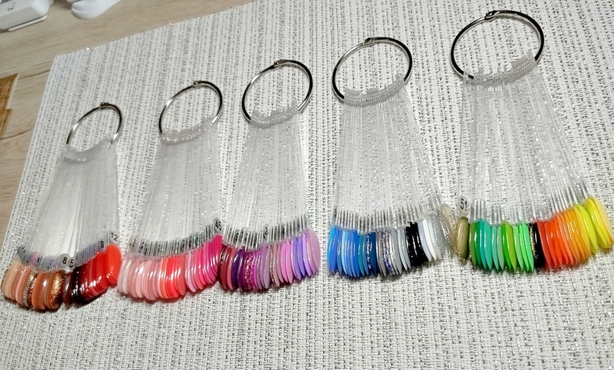 Image 9: Pose de vernis semi-permanent, dépose en option