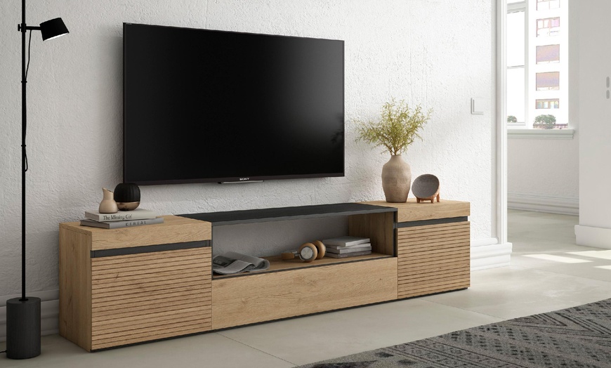 Image 13: Mueble para TV con acabado en roble y opción a chimenea eléctrica