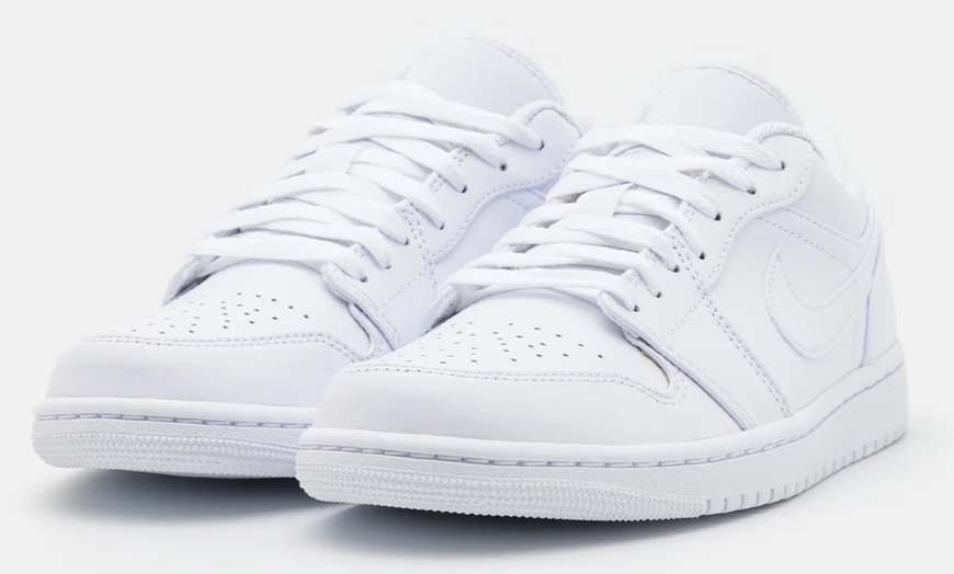 Image 8: Nike Air Jordan Low Men's Trainers