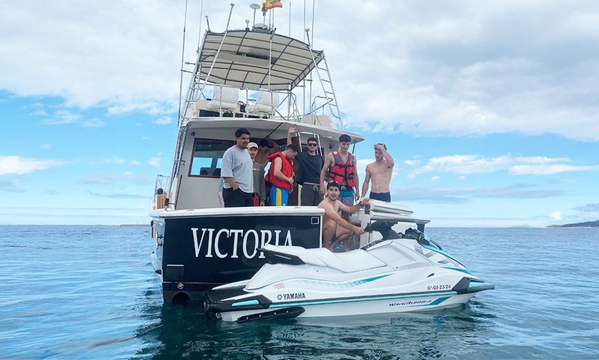 Image 7: Paseo de 2 horas en barco con picoteo y bebida para 1, 2 o 4 personas