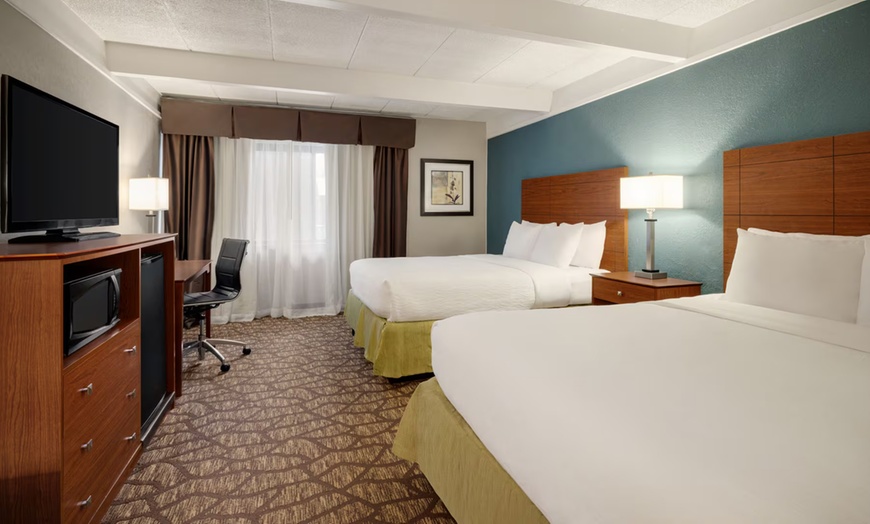 Image 7: Cozy Inn Near Grand Rapids Airport with Complimentary Breakfast