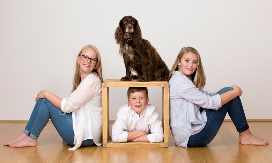 Image 10: Sibling Photoshoot With 8'' x 6'' Print at Barrett & Coe