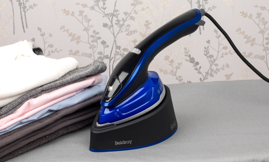 Image 2: Beldray Handheld Garment Steamer