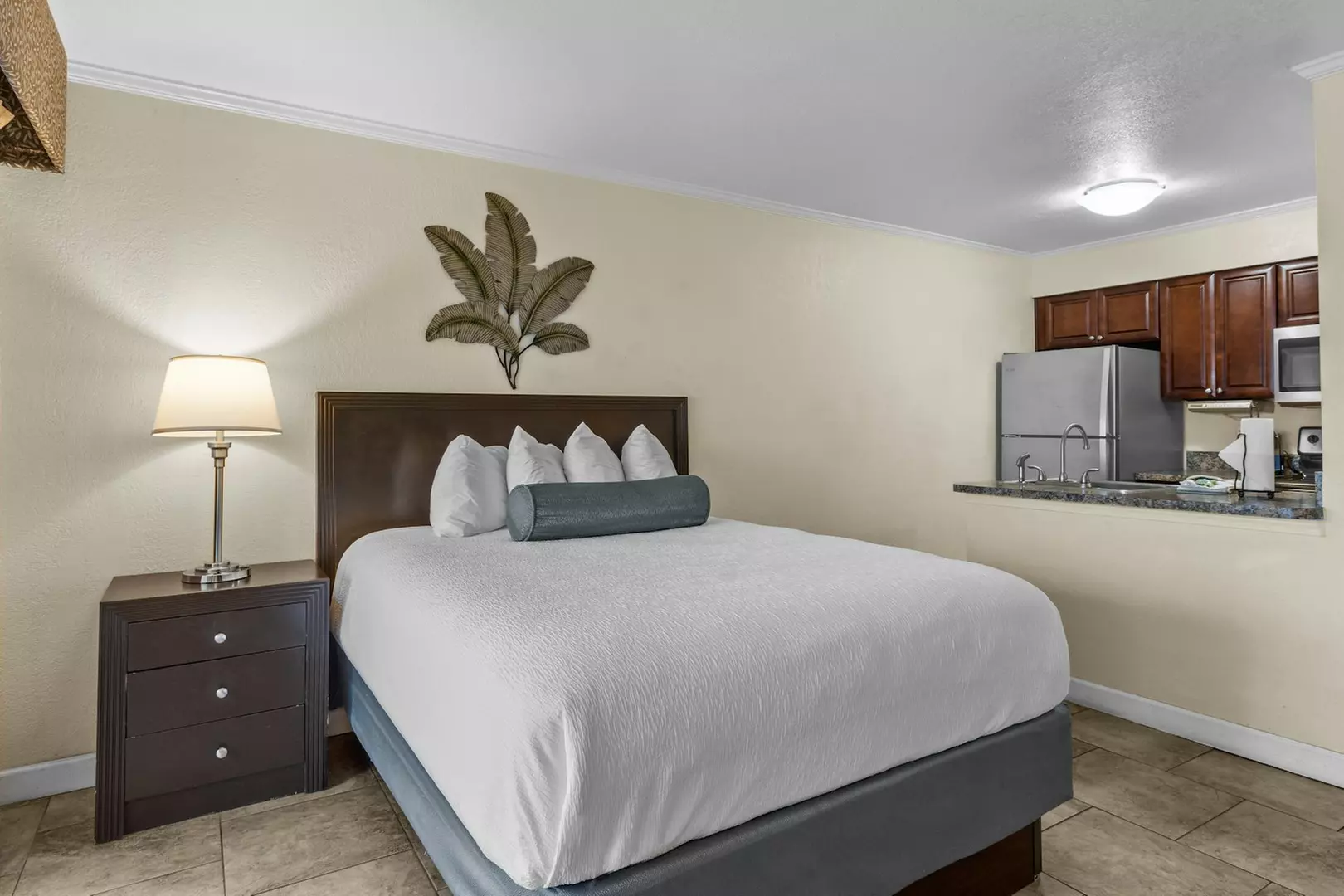 Sailport Waterfront Suites: Your Gateway to Bayside Serenity
