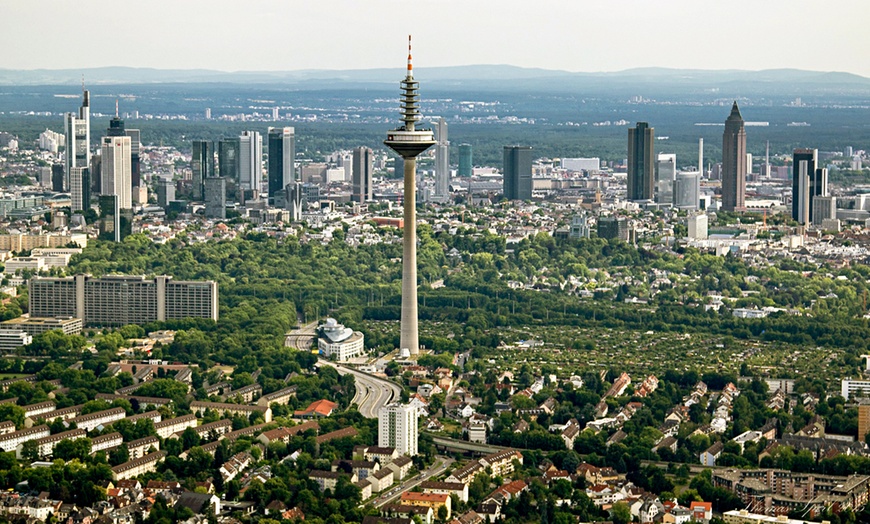 Image 2: Panorama-Flug mit Hubschrauber  
