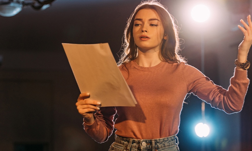 Image 4: 1 o 4 clases de teatro individual o clase privada grupal para 6 pax.