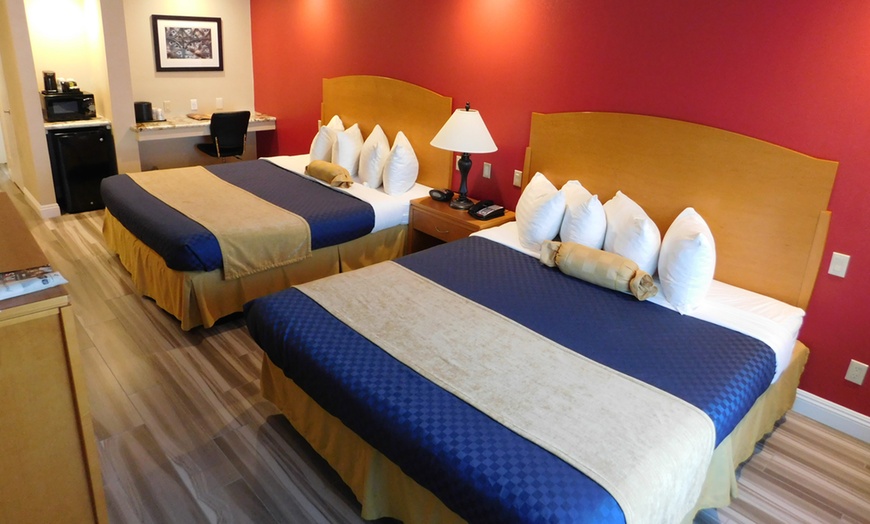 Image 2: Placentia – Anaheim Orange County Hotel