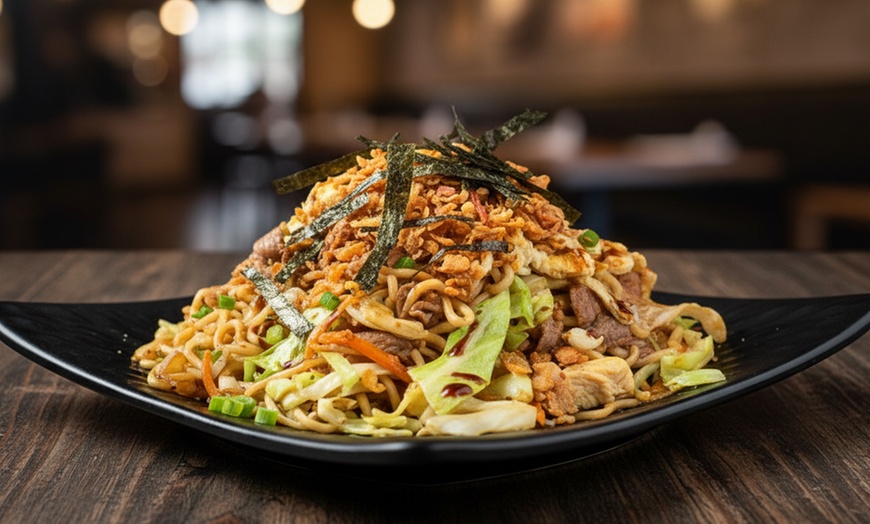 Image 10: Menú asiático para 2 o 4 con entrantes, principales, postre y bebida