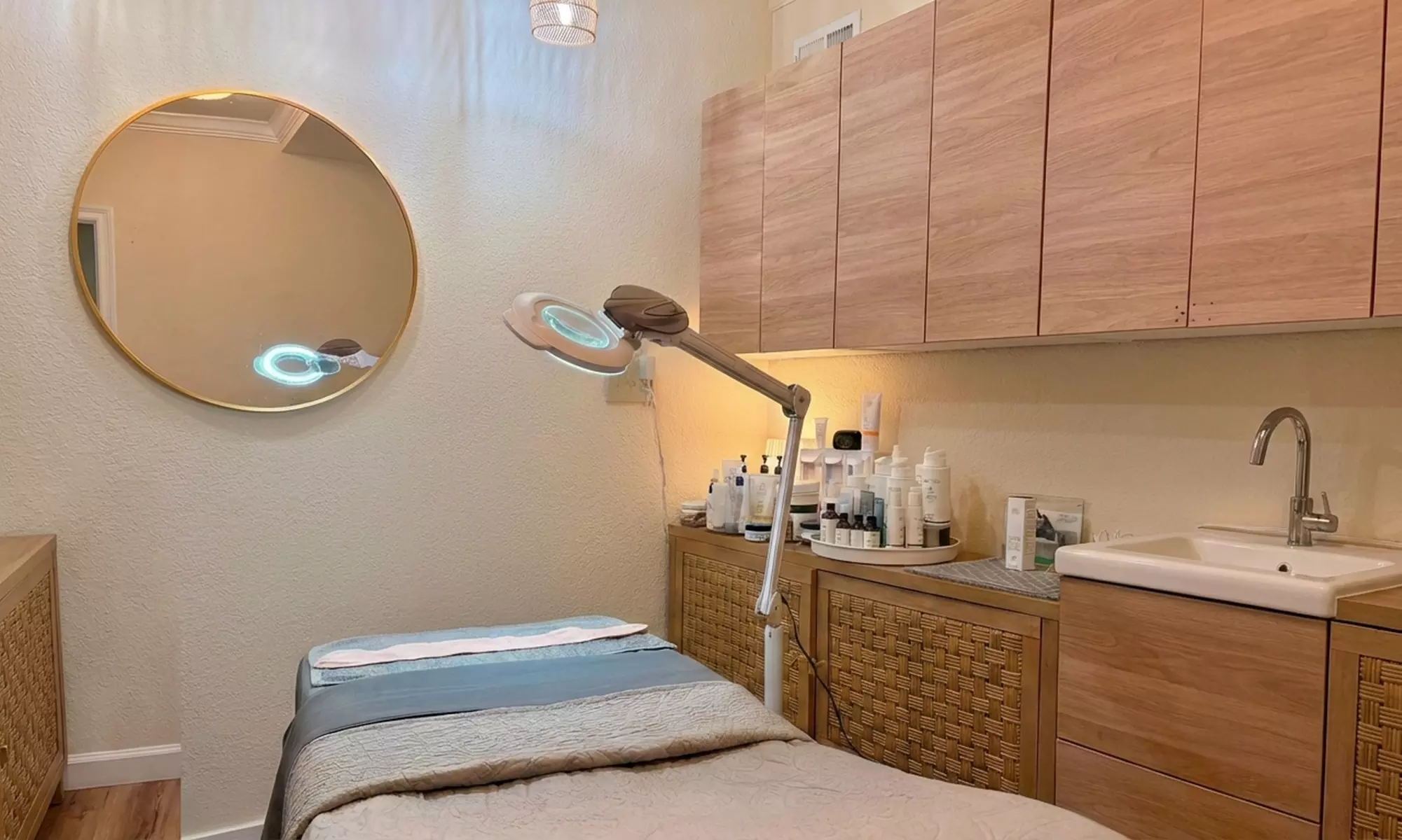 Express Microdermabrasion & Mask w/w/o Extractions + Enzyme Treatment