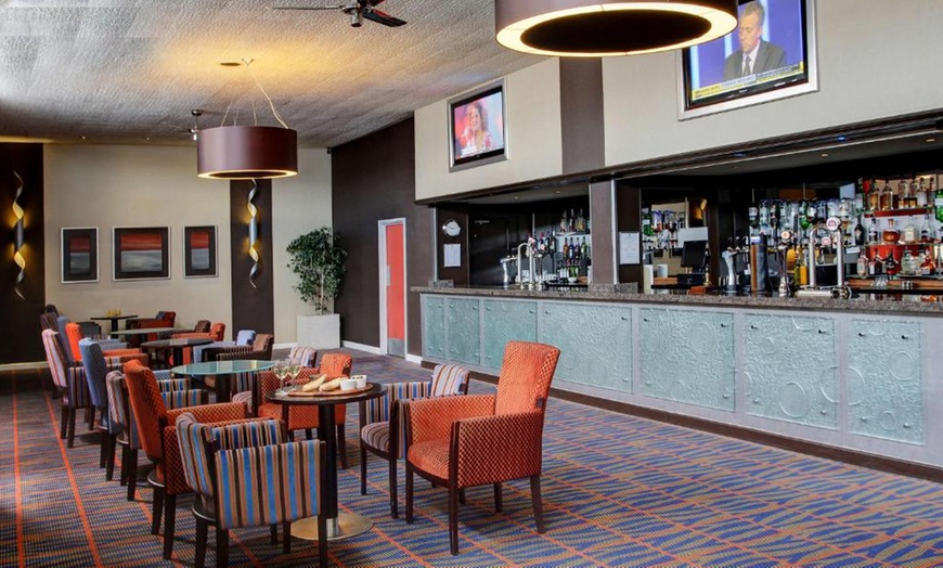 Image 5: Swansea: 1 or 2 Nights with Breakfast, Early Check-In & Late Check-Out