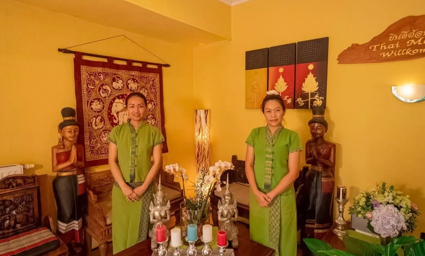 Image 4: Traditionelle Thai-, Aromaöl- oder Rückenmassage für 1 Paar