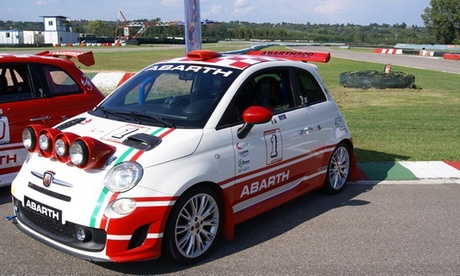Fino a 3 giri con auto rally a scelta su pista e terra con BMM Motorsport (sconto fino a 61%)