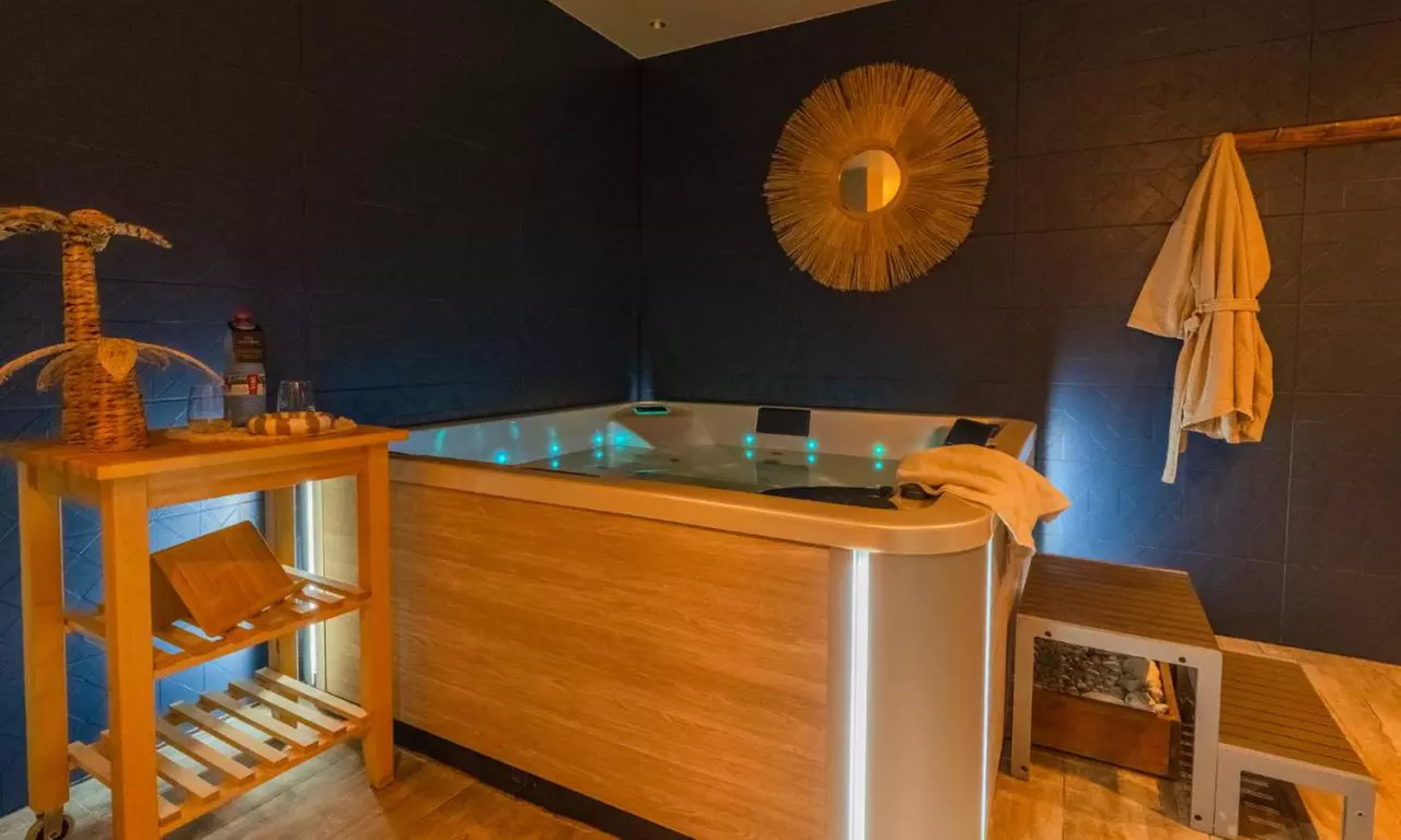 2h d'accès au spa privatif avec sauna, hammam et bains à remous