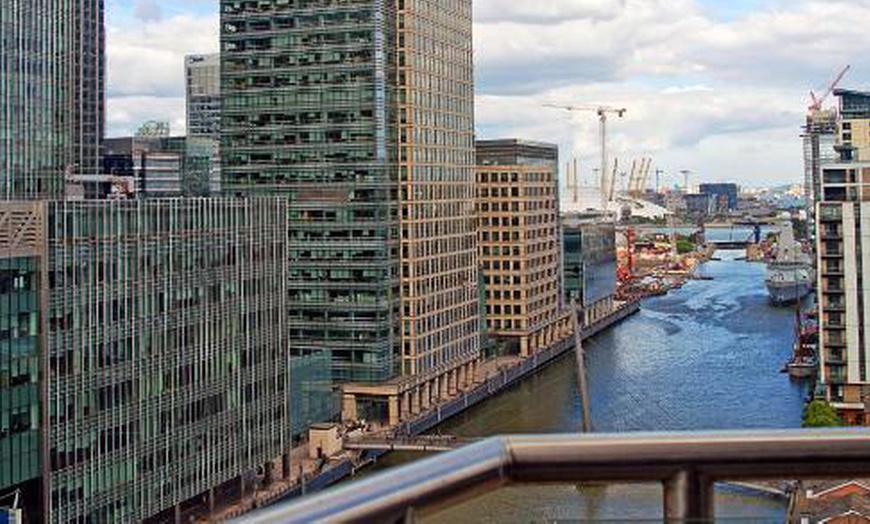 Image 3: 4* London: Standard Double Room Stay with Breakfast