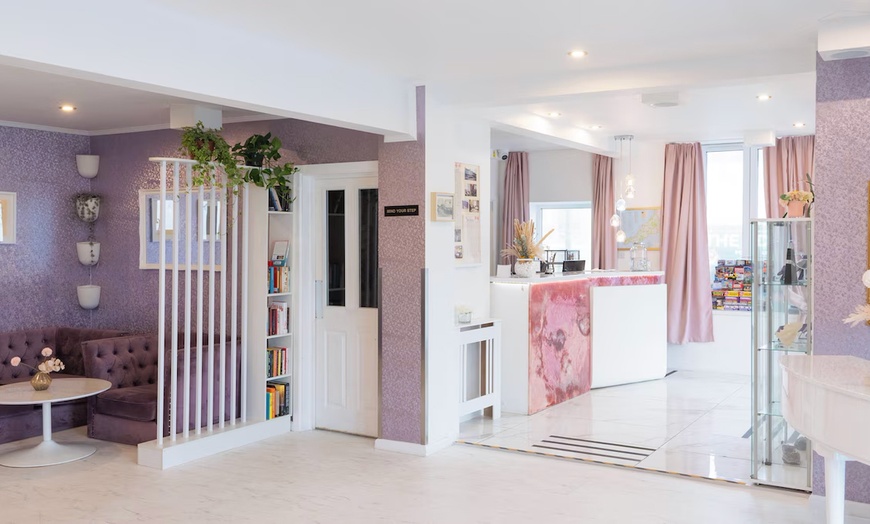 Image 5: Cornwall: Elegant 4* Stay with Breakfast 