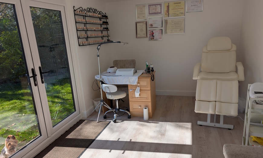 Image 2: Achieve Elegance with 3D or 4D or 5D or 6D lash extensions