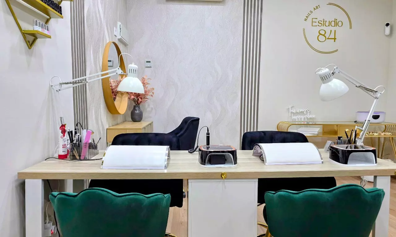 1 o 3 sesiones de manicura y/o pedicura express con semipermanente