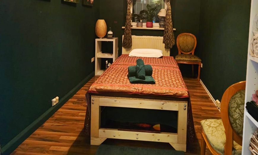 Image 1: Traditionelle Thai-, klassische Thai-Öl- oder Rücken-Nacken-Massage 