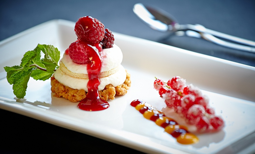 Image 9: 1 Ticket für Fresh ’n’ Funky im Apollo Variete