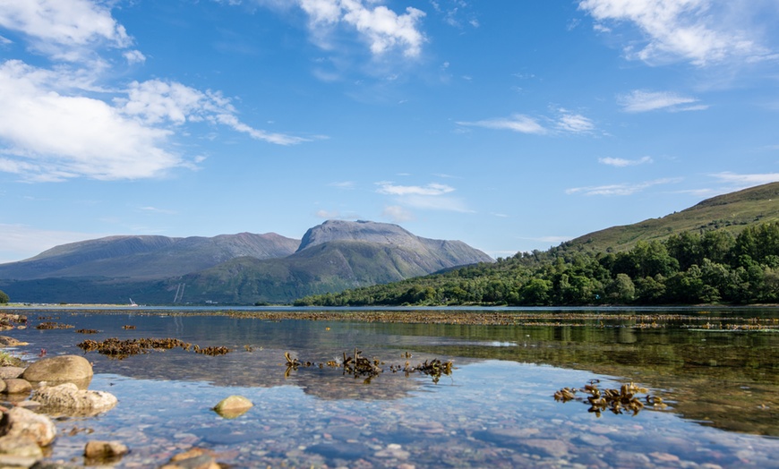 Image 2: Scottish Highlands: One or Two Night Stay with Fizz and Late Check out